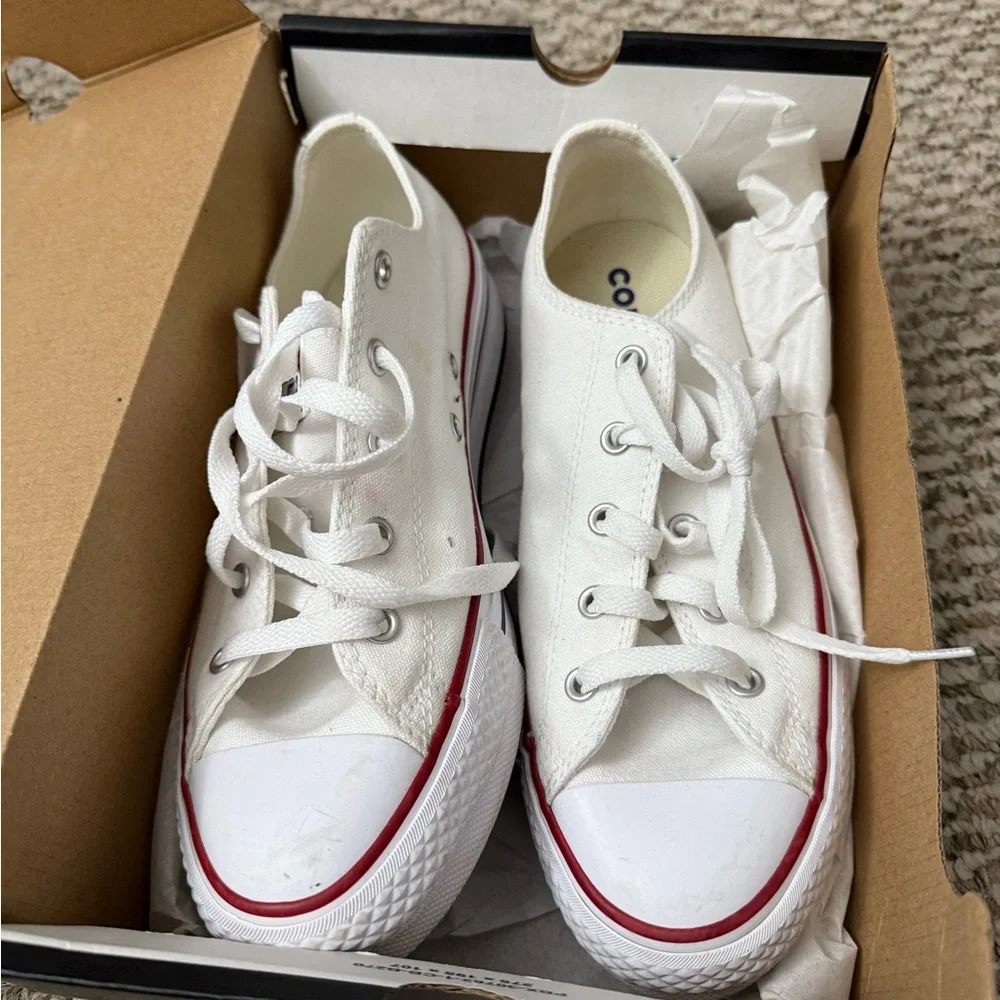 Converse White Shoes - Picture 1 of 2